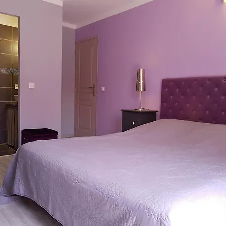 Alba Sunlit Comfort In Villa Lirac